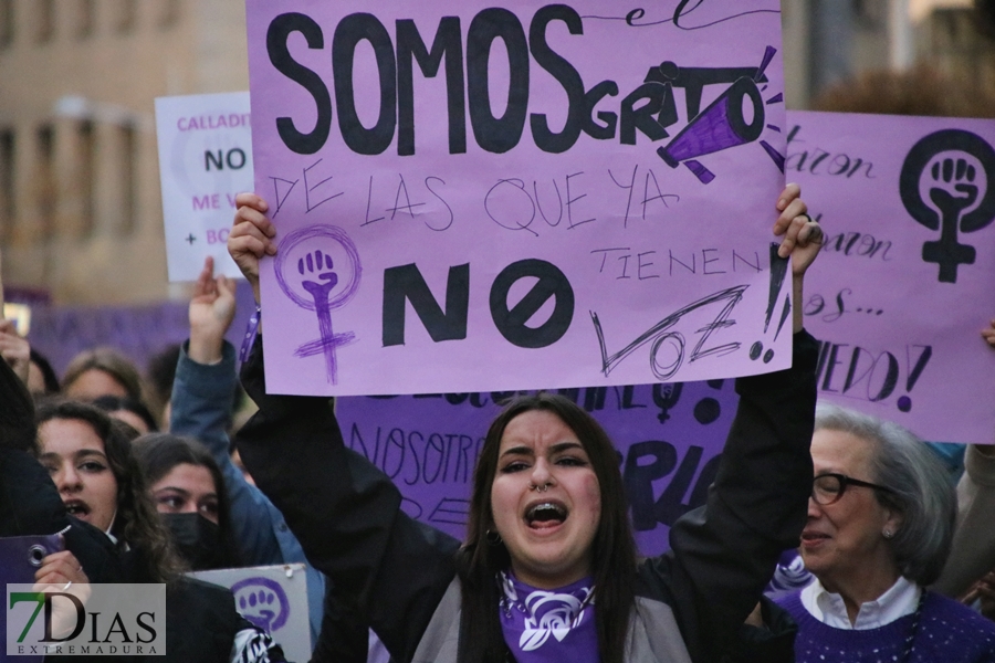 El 8M moviliza a miles de personas en Badajoz