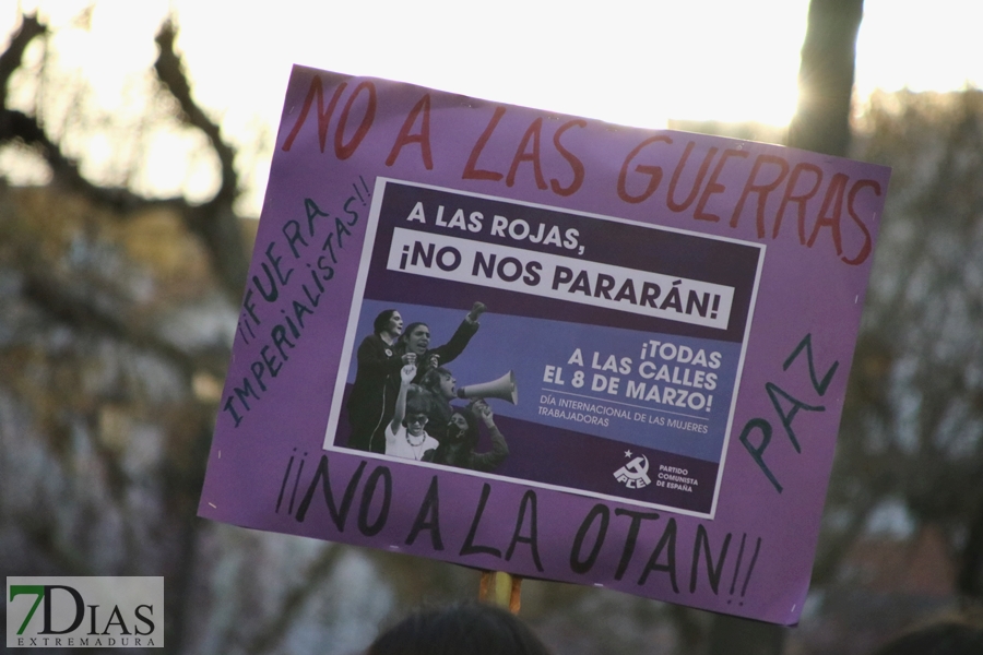 El 8M moviliza a miles de personas en Badajoz