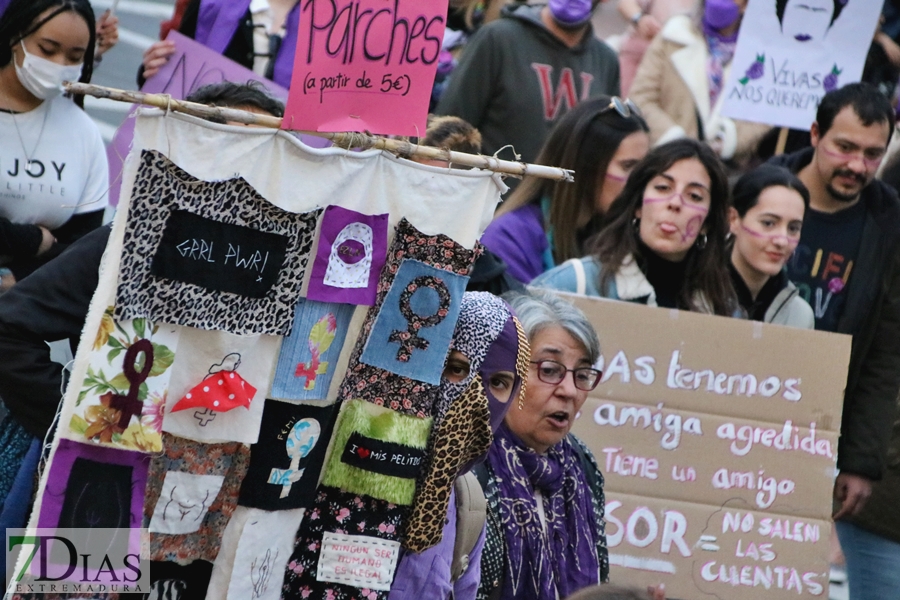 El 8M moviliza a miles de personas en Badajoz