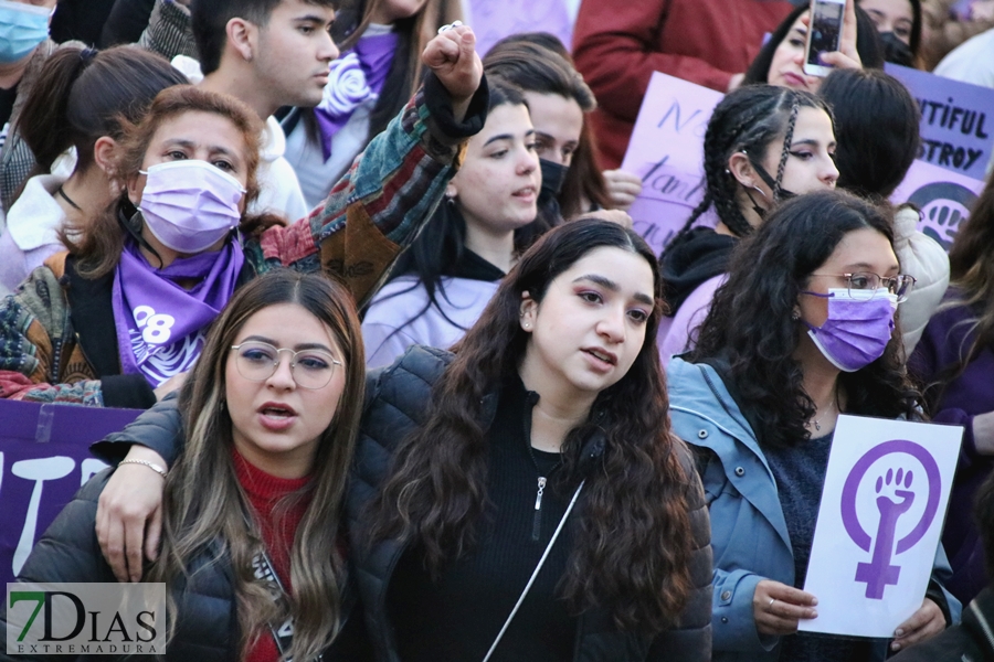 El 8M moviliza a miles de personas en Badajoz