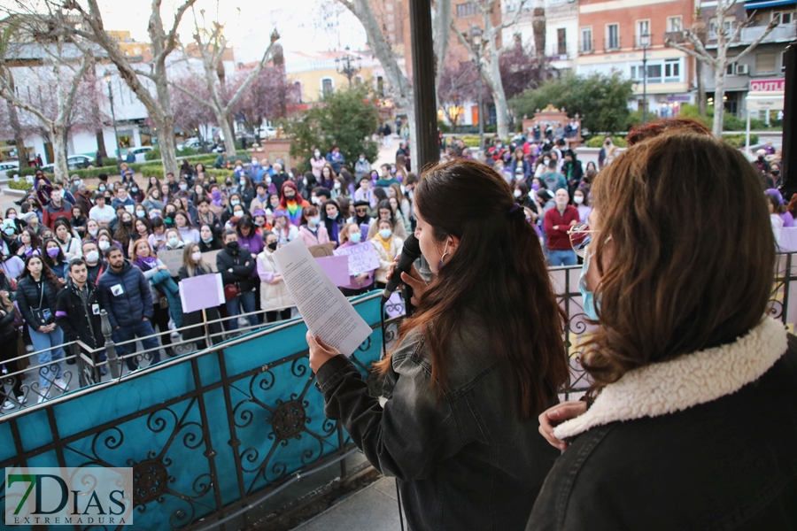 El 8M moviliza a miles de personas en Badajoz