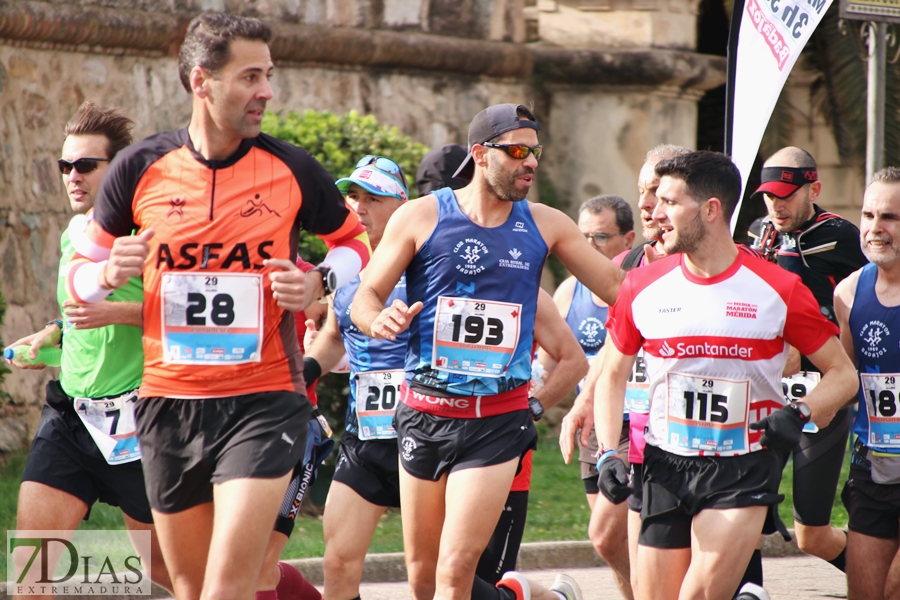 Imágenes de que deja la Maratón y Media Maratón Ciudad de Badajoz