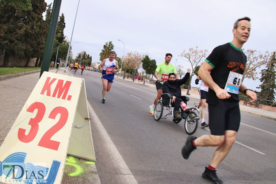 Imágenes de que deja la Maratón y Media Maratón Ciudad de Badajoz