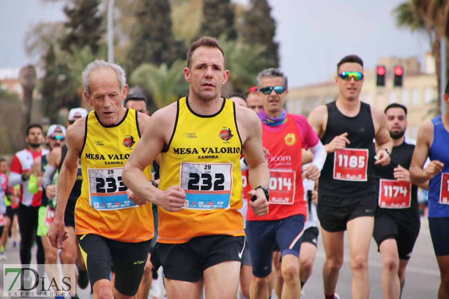 Imágenes de que deja la Maratón y Media Maratón Ciudad de Badajoz