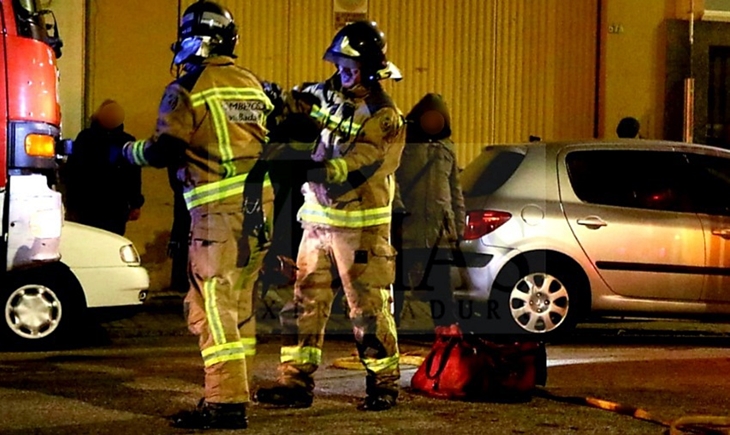 Incendio de vivienda en la barriada pacense de San Fernando