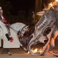 Cáceres convoca el concurso de dragones y su cortejo de la fiesta de San Jorge