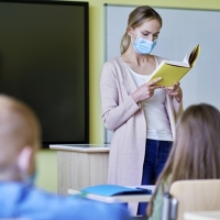 Sanidad elimina las cuarentenas de los colegios y las clases confinadas