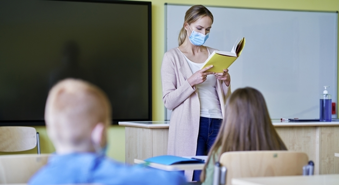 Sanidad elimina las cuarentenas de los colegios y las clases confinadas