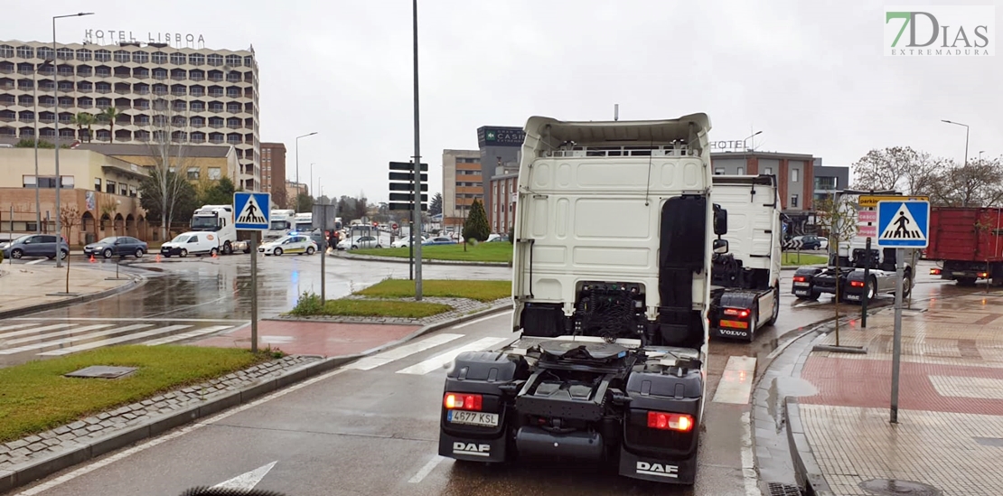 Nueva jornada de huelga: camiones y tractores cruzan Badajoz