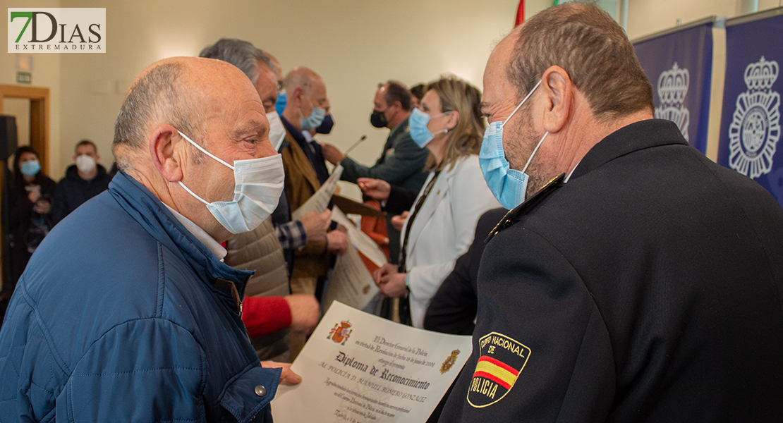 Acto de entrega de diplomas a jubilados de la Policía Nacional en Badajoz