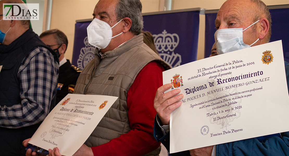 Acto de entrega de diplomas a jubilados de la Policía Nacional en Badajoz