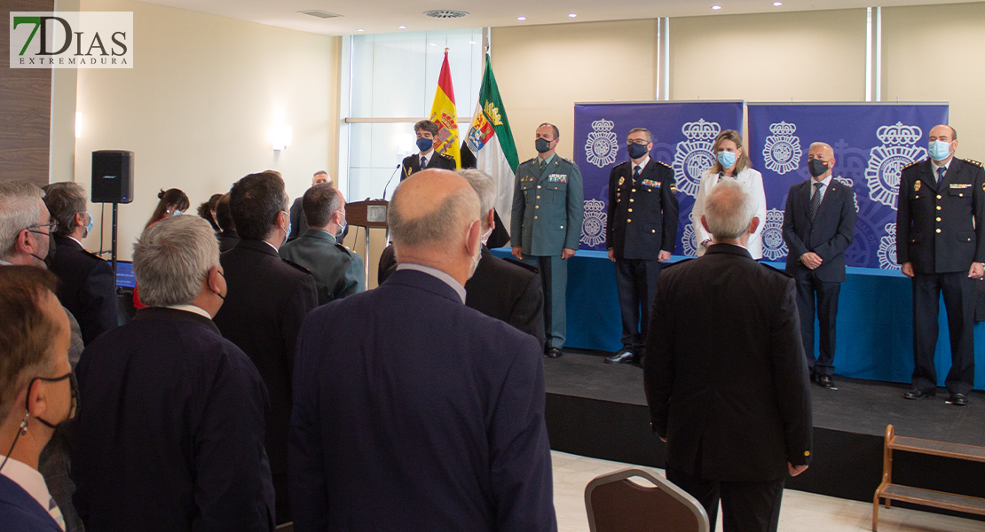 Acto de entrega de diplomas a jubilados de la Policía Nacional en Badajoz