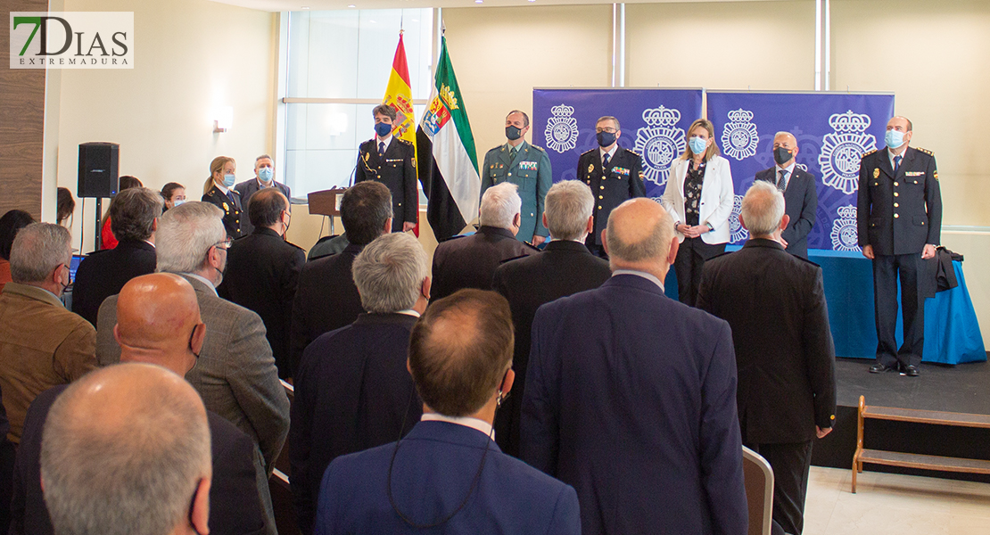 Acto de entrega de diplomas a jubilados de la Policía Nacional en Badajoz