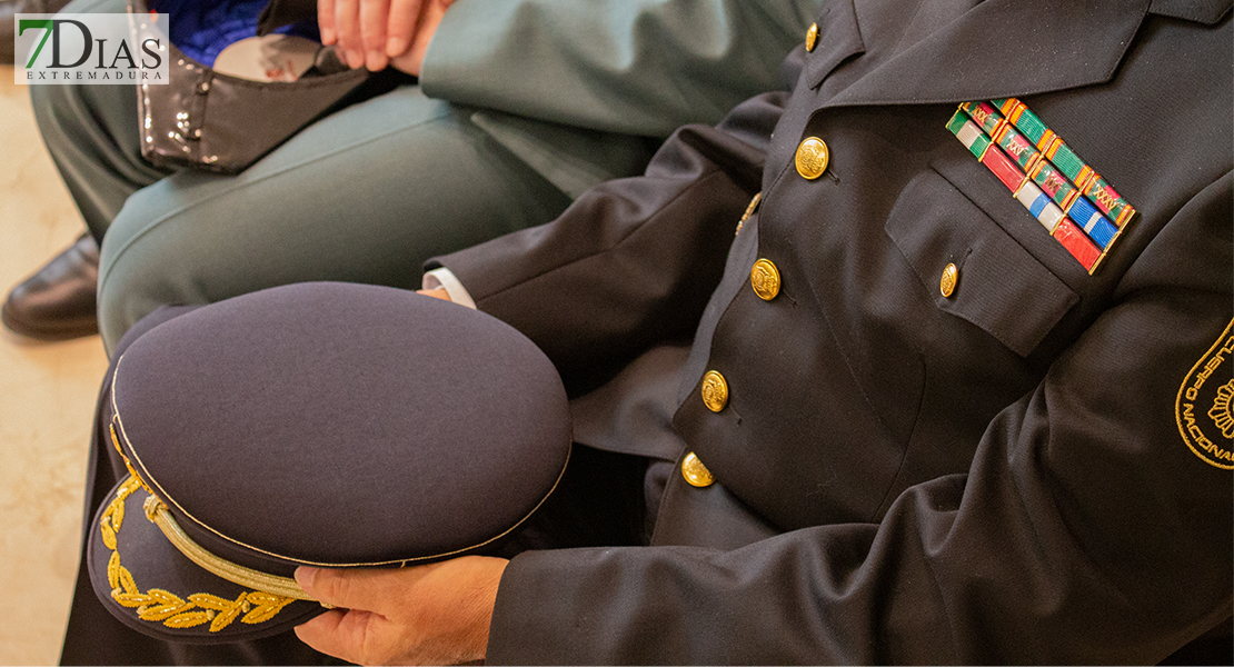 Acto de entrega de diplomas a jubilados de la Policía Nacional en Badajoz