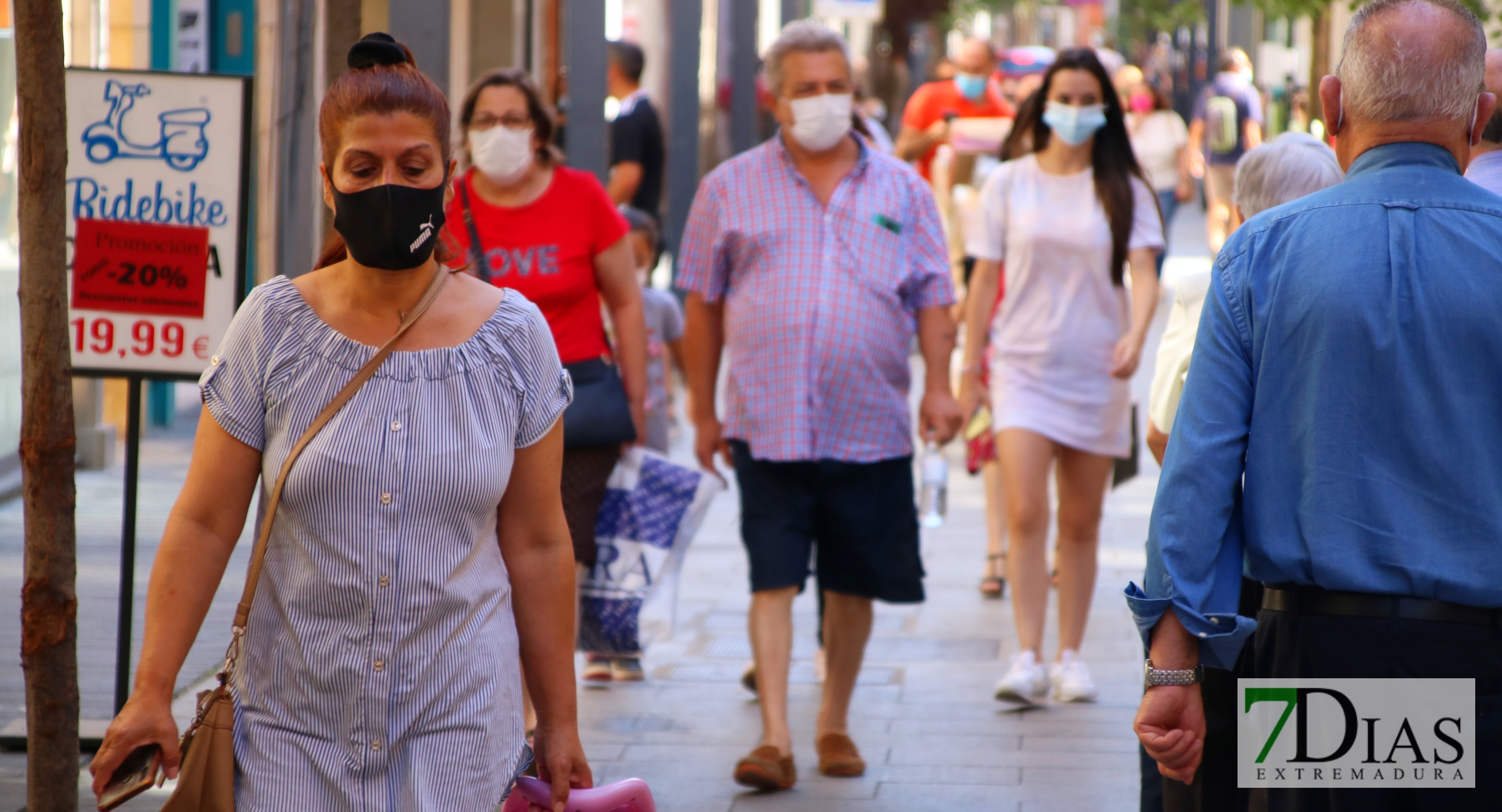 Los expertos aconsejan retirar la mascarilla en interiores tras la Semana Santa