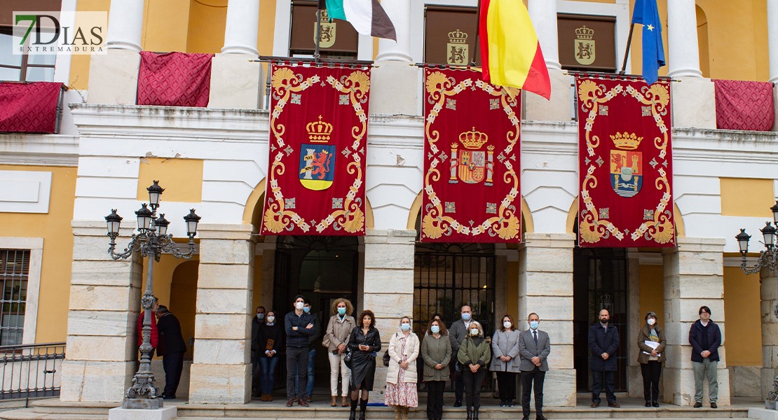 Minuto de silencio en Badajoz por Teodora, otra víctima más de la violencia de género