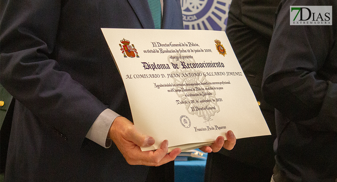 Acto de entrega de diplomas a jubilados de la Policía Nacional en Badajoz