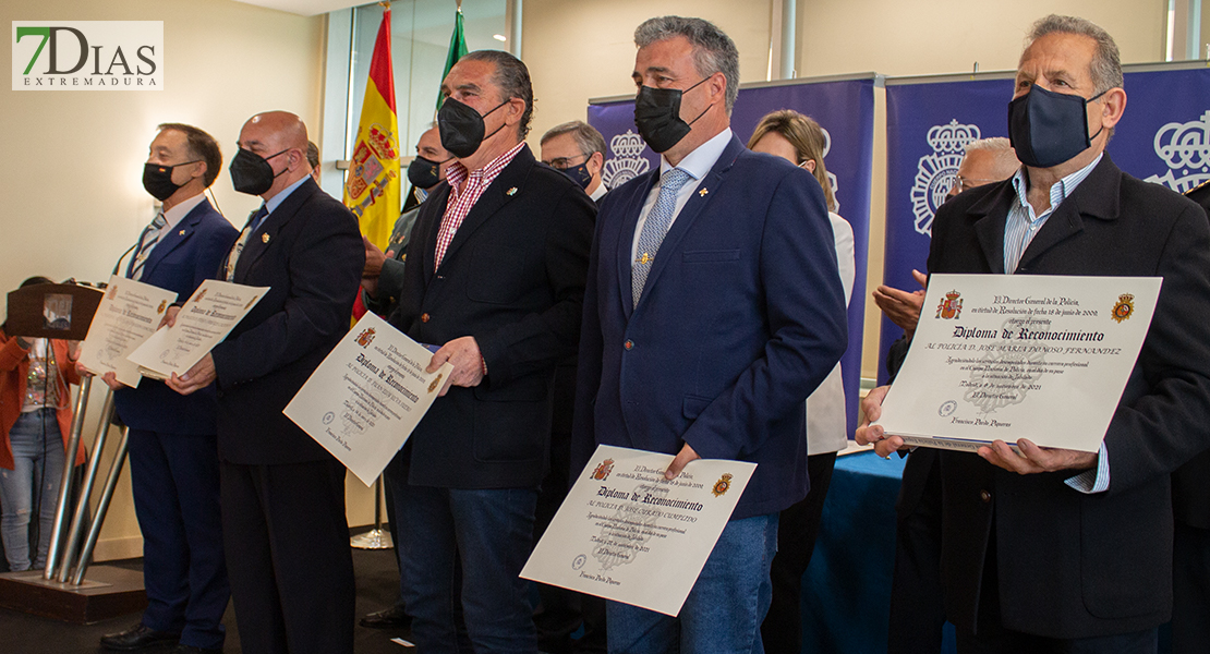 Acto de entrega de diplomas a jubilados de la Policía Nacional en Badajoz