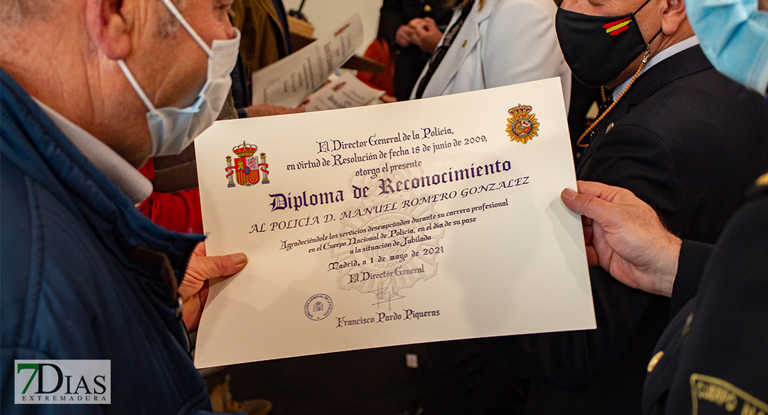 Acto de entrega de diplomas a jubilados de la Policía Nacional en Badajoz