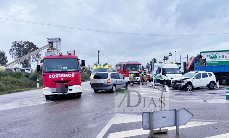 Choque frontal en la carretera EX – 351