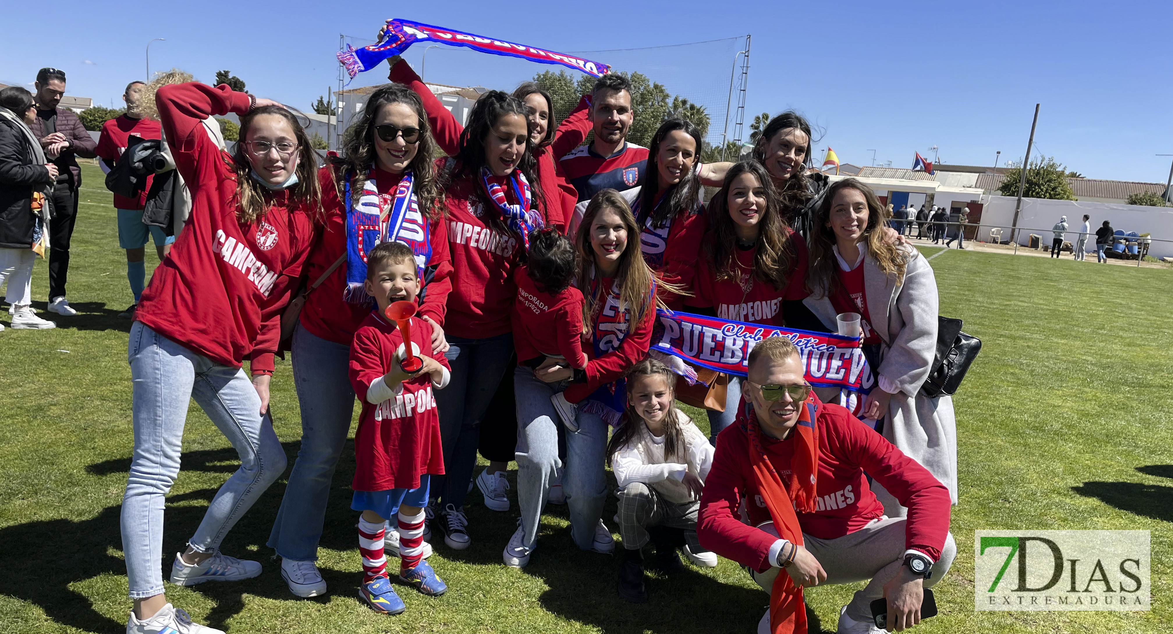 El Atlético Pueblonuevo celebra el ascenso