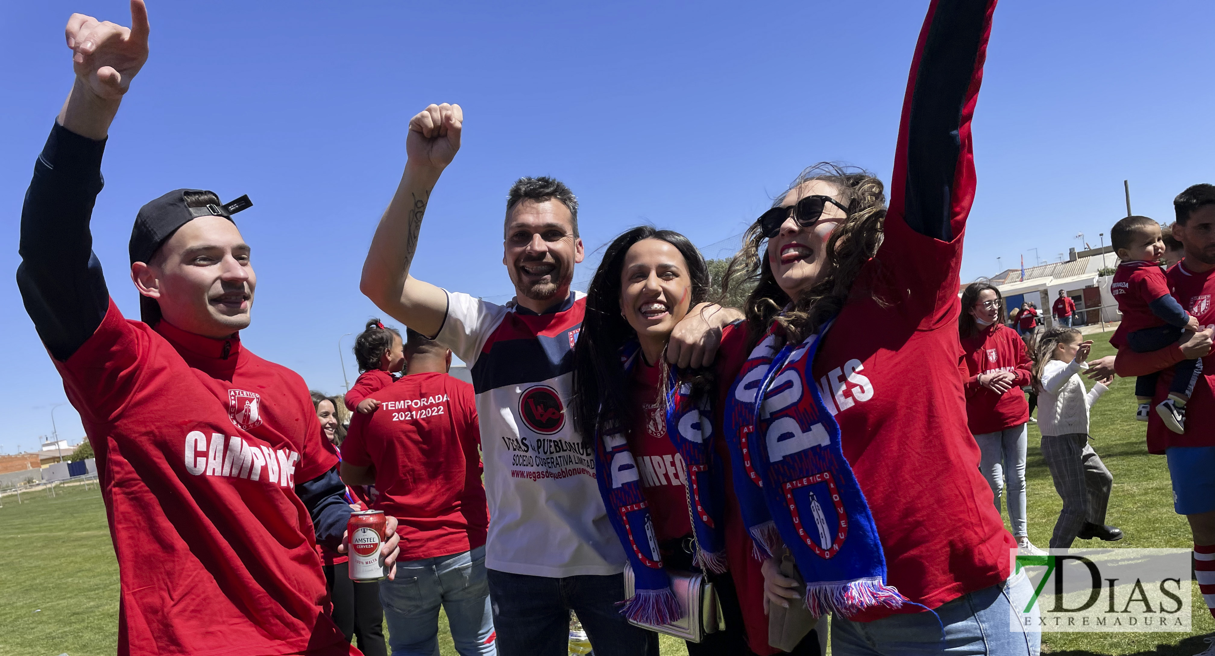 El Atlético Pueblonuevo celebra el ascenso