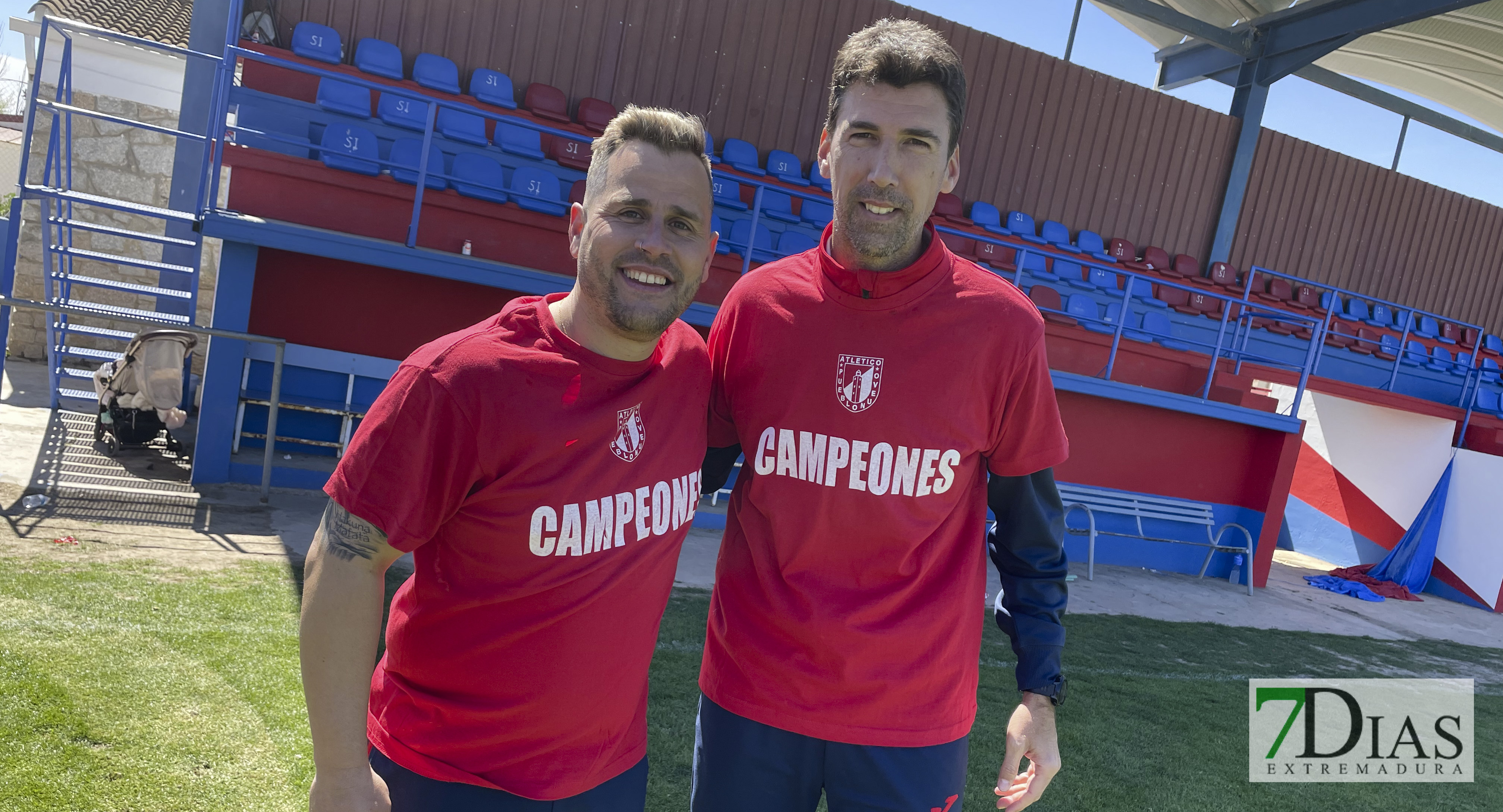 El Atlético Pueblonuevo celebra el ascenso