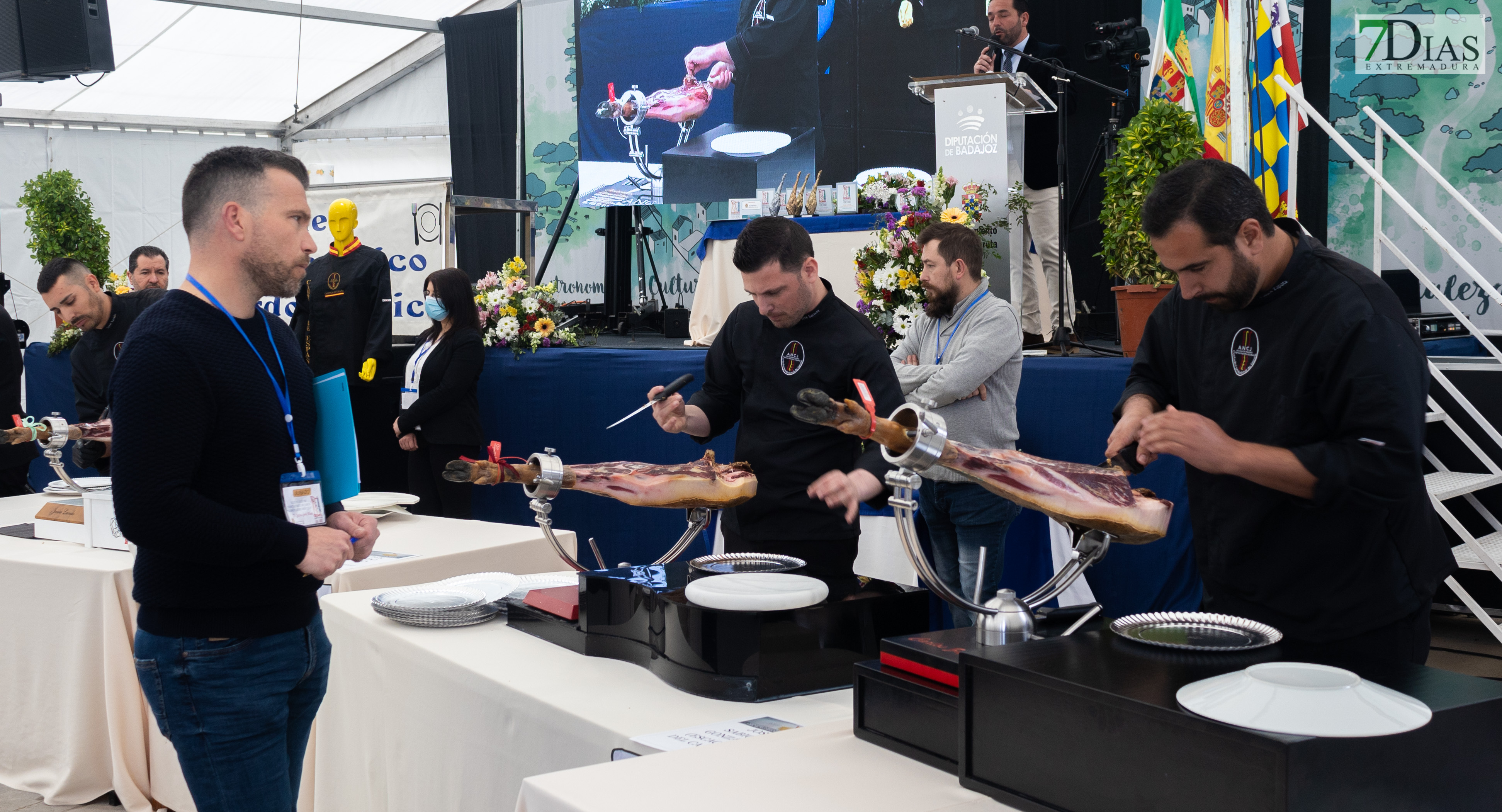 Imágenes que deja la clausura del certamen gastronómico del cerdo ibérico de Barcarrota