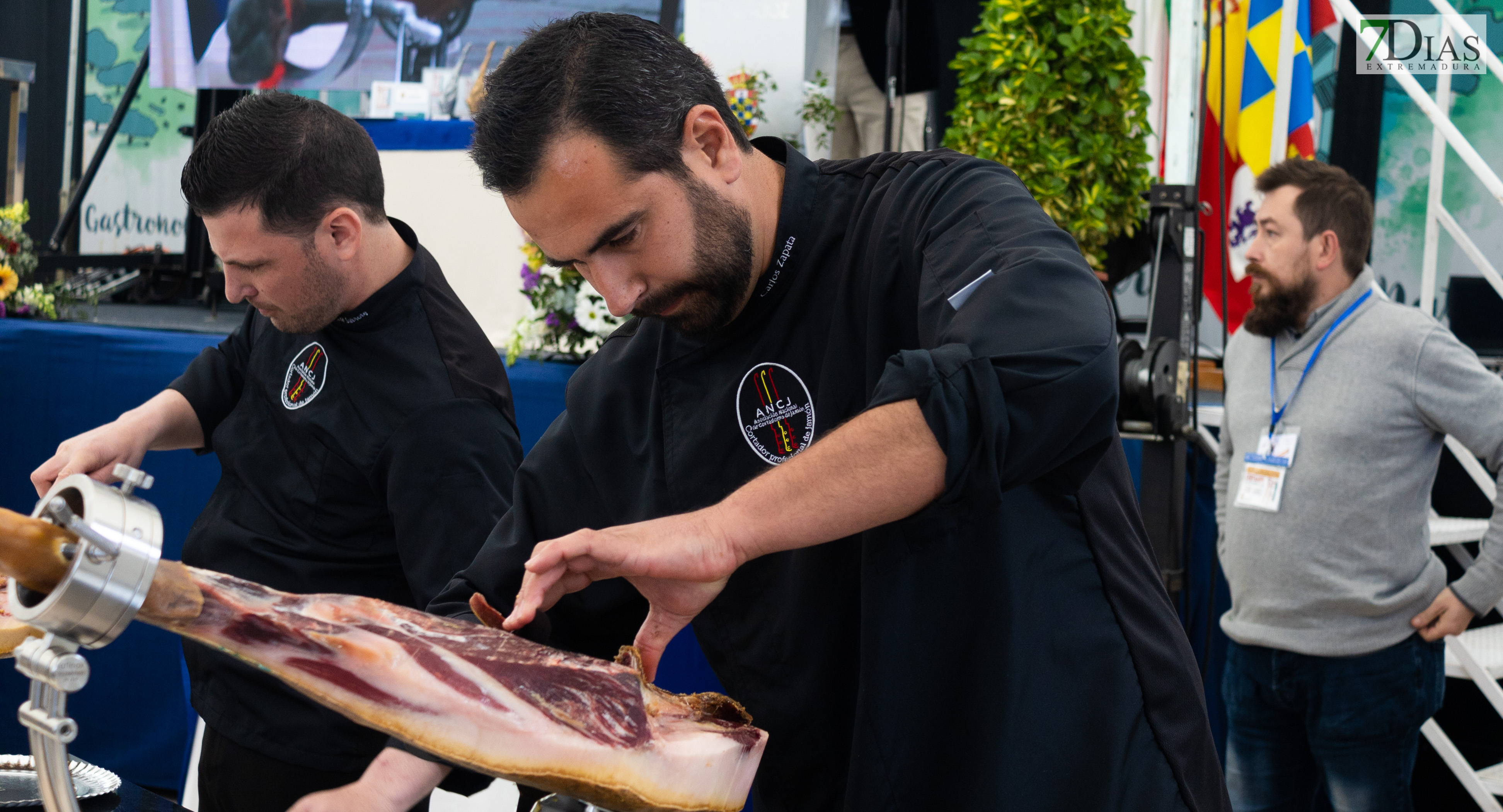 Imágenes que deja la clausura del certamen gastronómico del cerdo ibérico de Barcarrota