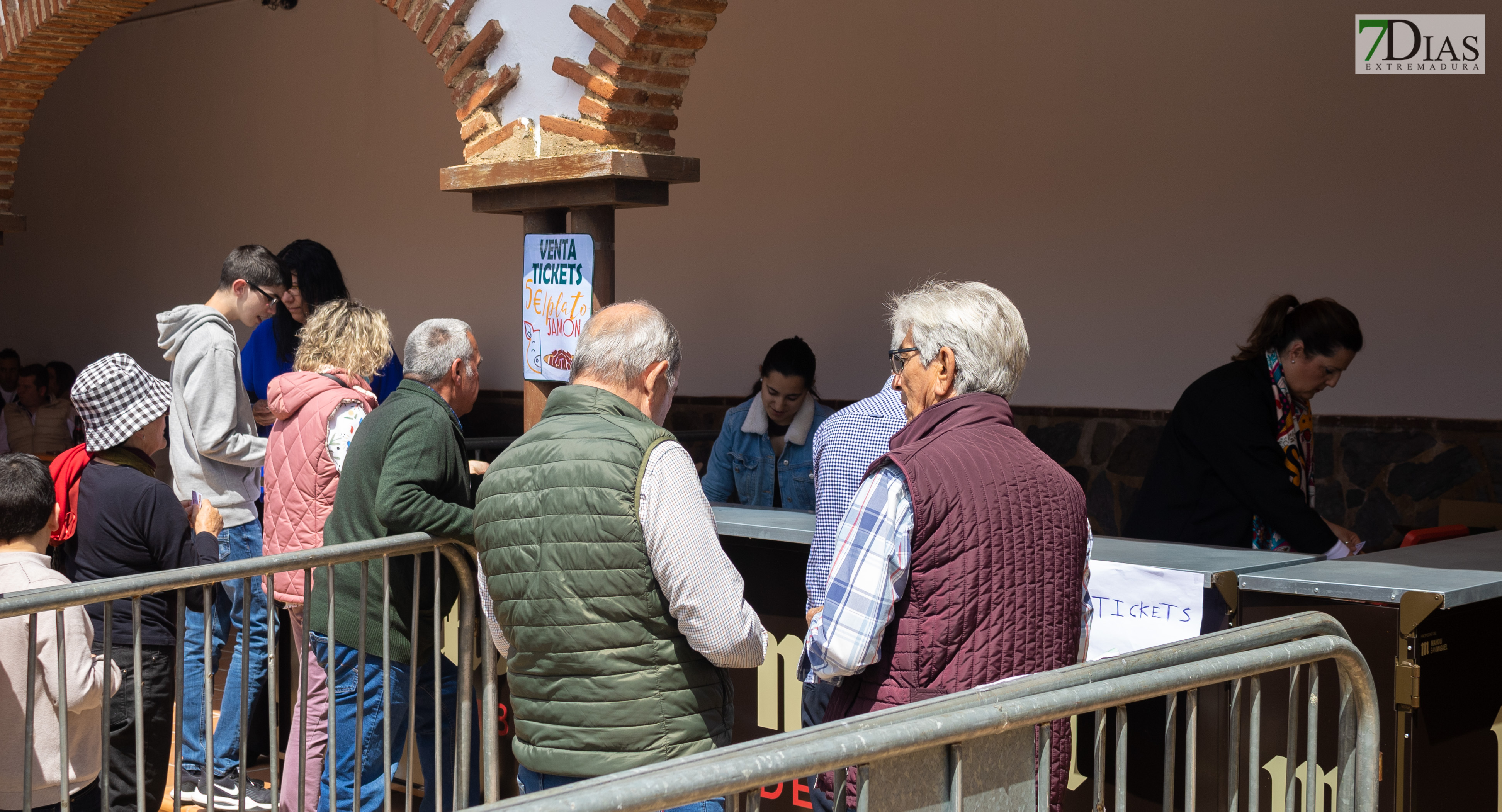 Imágenes que deja la clausura del certamen gastronómico del cerdo ibérico de Barcarrota