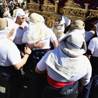 El Colegio de Fisioterapeutas atiende al costalero esta Semana Santa en Badajoz