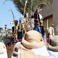 Badajoz disfruta del Domingo de Ramos bajo un sol espléndido