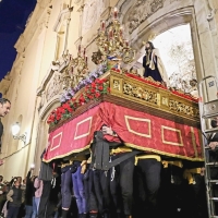 Finalmente la lluvia permitió que el Lunes Santo sacase sus pasos a las calles de Badajoz