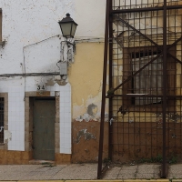 Desalojan viviendas del Casco Antiguo en ruinas que sirven de fumaderos