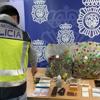 Delata a sus padres por obligarle a vender droga y poner en peligro su vida