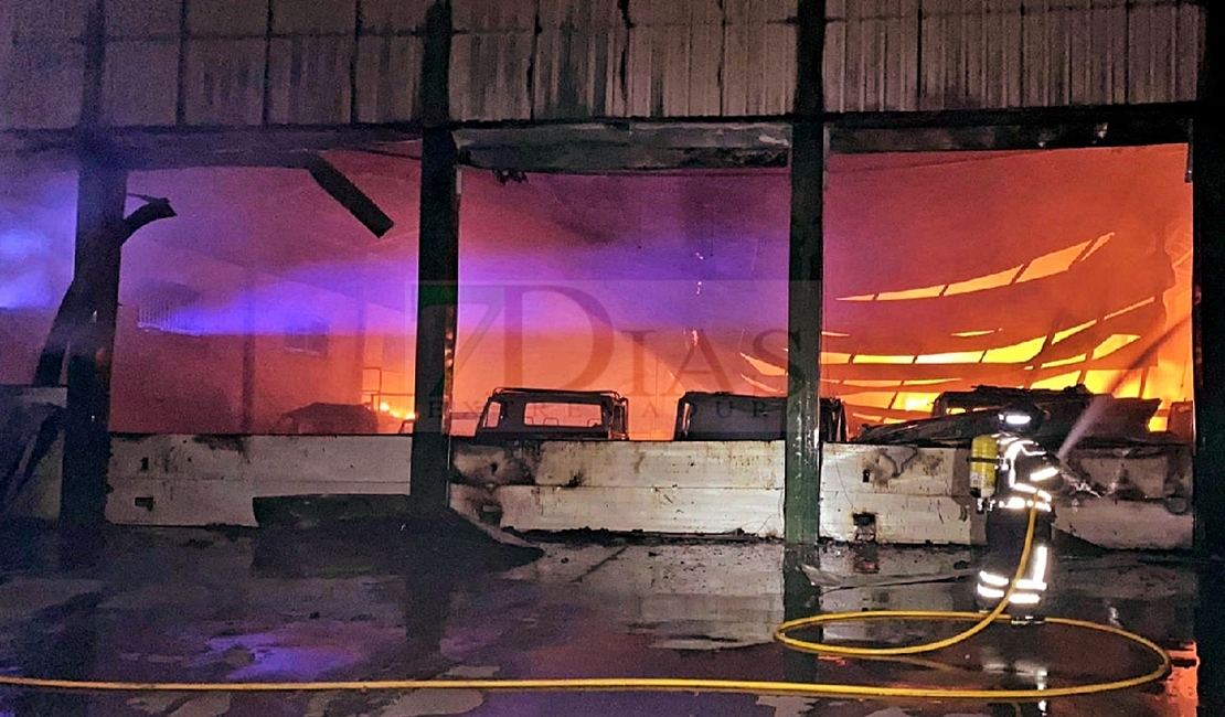 Grave incendio en una nave del polígono industrial de Zafra