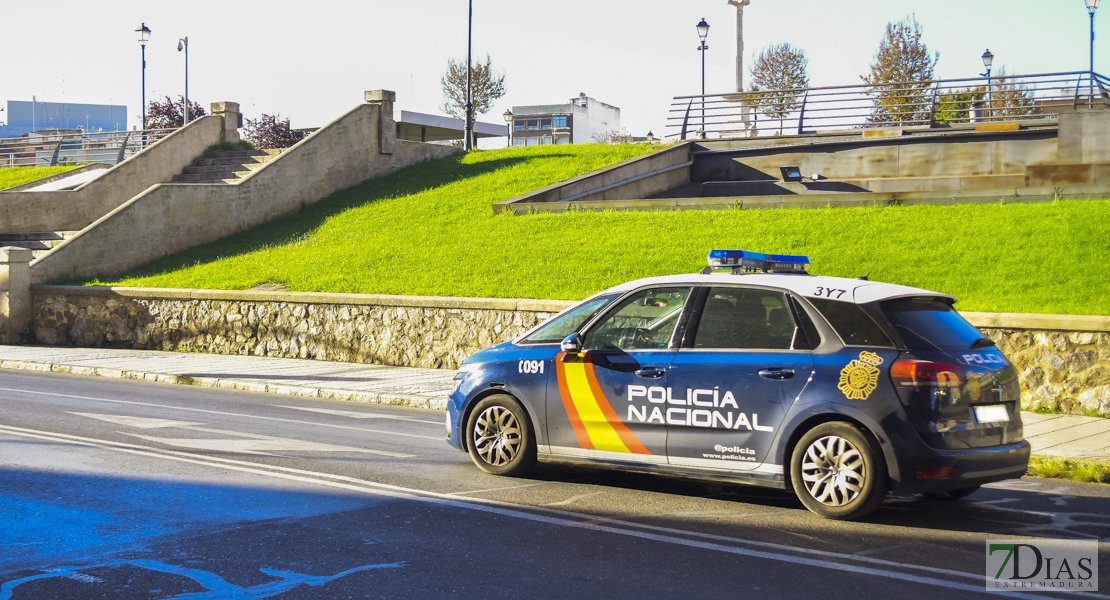 La delegada del Gobierno defiende el trabajo de la Policía Nacional en Extremadura