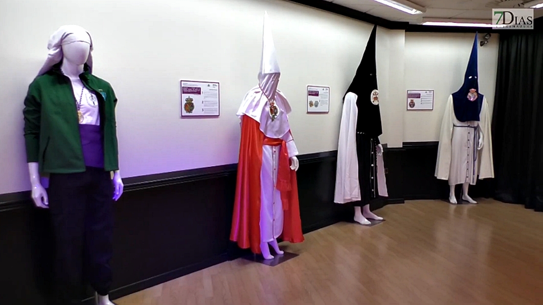 El Corte Inglés acoge una exposición de trajes de la Semana Santa pacense