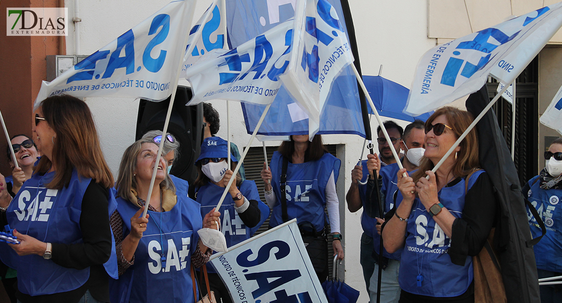 Manifestación de los sindicatos: &quot;A quien le importa el funcionario a quien le importa nuestro salario&quot;