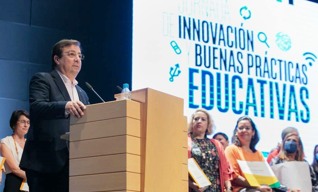 Vara destaca el trabajo que realizan en innovación educativa los docentes de la región