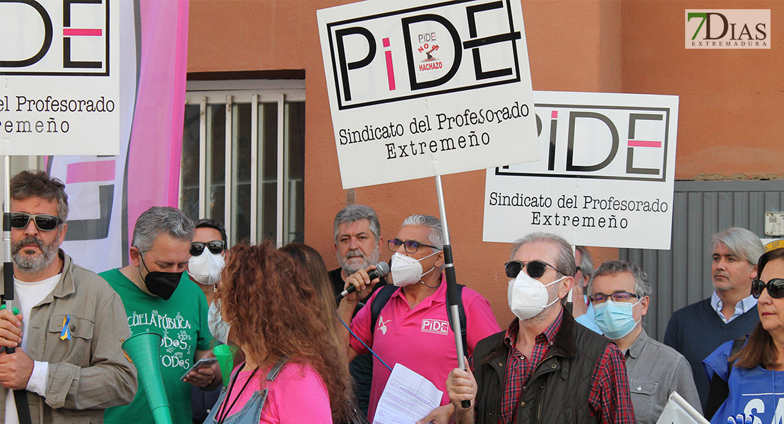 Manifestación de los sindicatos: &quot;A quien le importa el funcionario a quien le importa nuestro salario&quot;