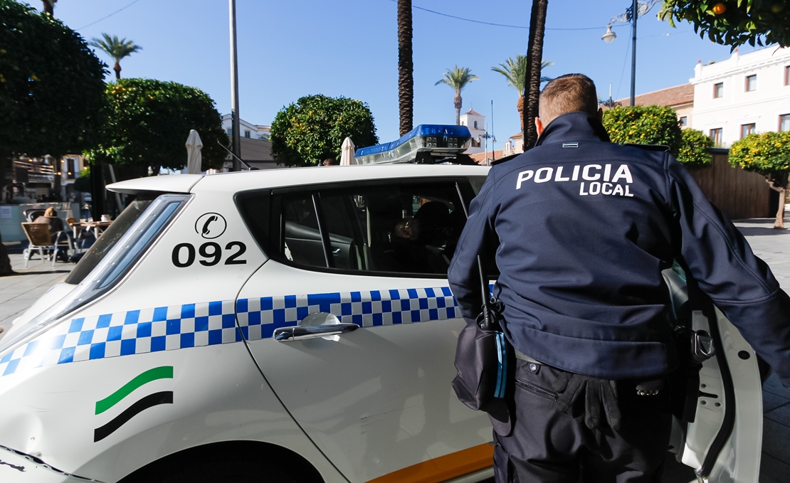 Detenido un hombre muy agresivo en Mérida tras causar daños en el patrimonio y 9 vehículos