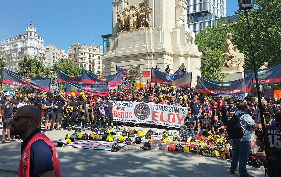 Los bomberos presionan en Madrid para conseguir la aprobación de una ley básica reguladora