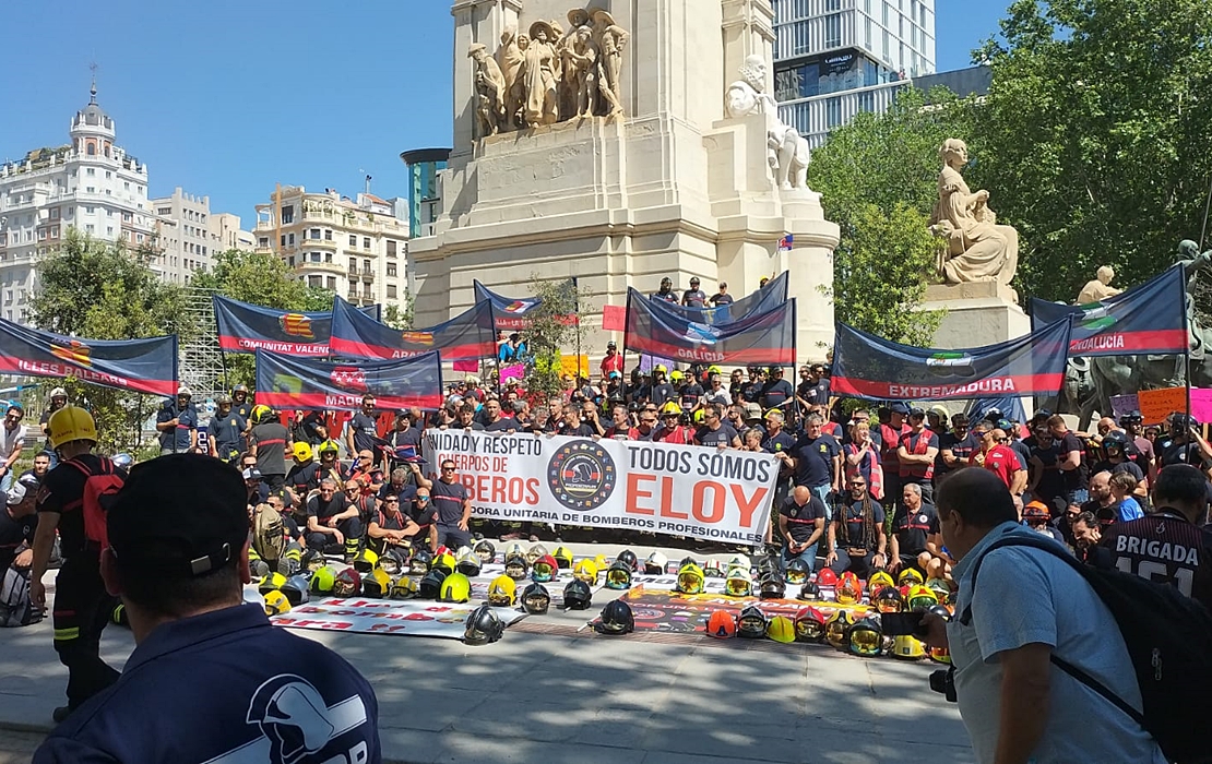 Los bomberos presionan en Madrid para conseguir la aprobación de una ley básica reguladora