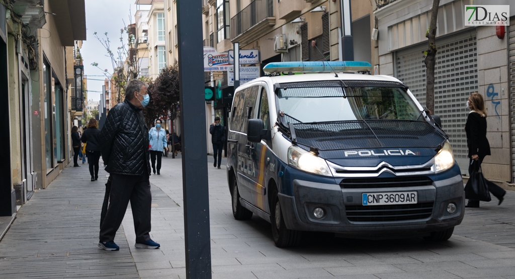 Imputan a dos varones siete robos cometidos en establecimientos de Badajoz