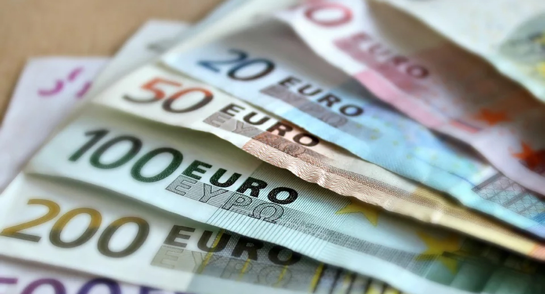 La paridad del euro con el dólar se sigue desplomando: temen una recesión