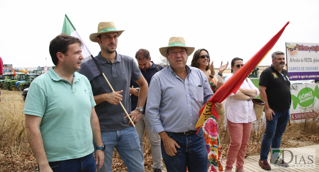 Imágenes de la tractorada del campo extremeño a su llegada a Badajoz