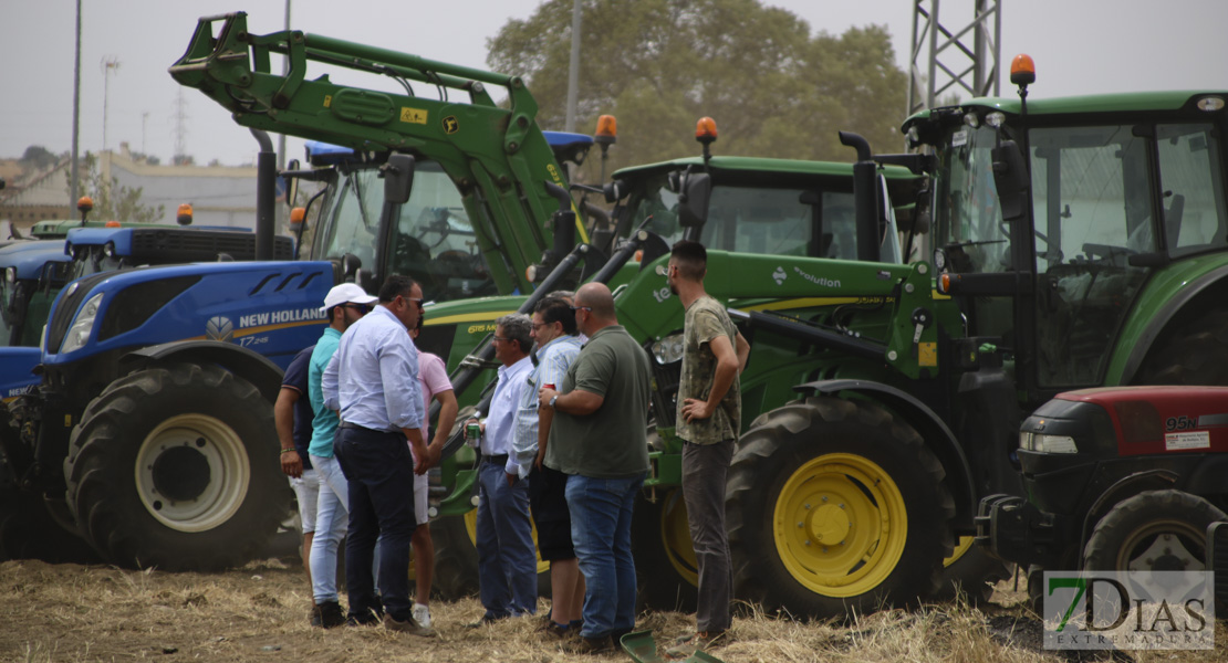 Imágenes de la tractorada del campo extremeño a su llegada a Badajoz