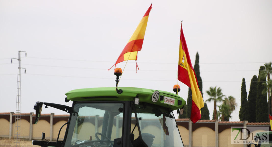 Imágenes de la tractorada del campo extremeño a su llegada a Badajoz