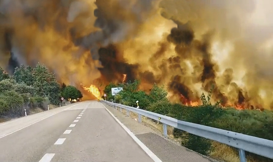 La Junta pide ayuda al Gobierno por el incendio a las puertas de Monfragüe